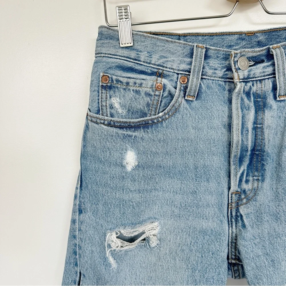 Levi’s • 501 Distressed Cut Off Denim Shorts - Picture 3 of 10